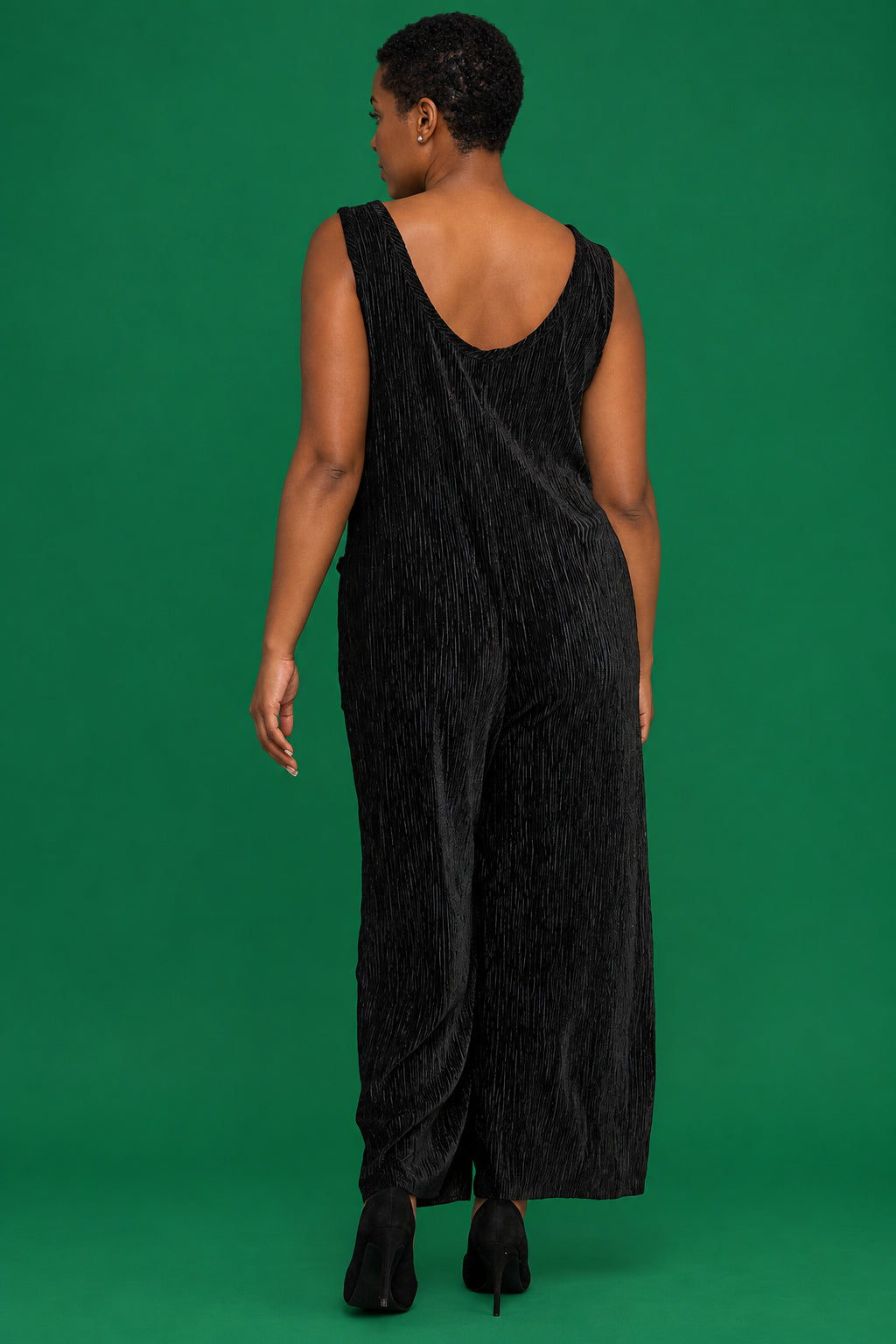 Plus Size / Black Pleated Wide-Leg Jumpsuit